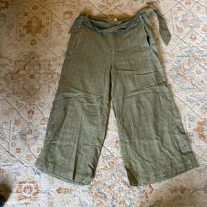 Green Anthropology high rise, black stripped, linen, light pants. Very summery!